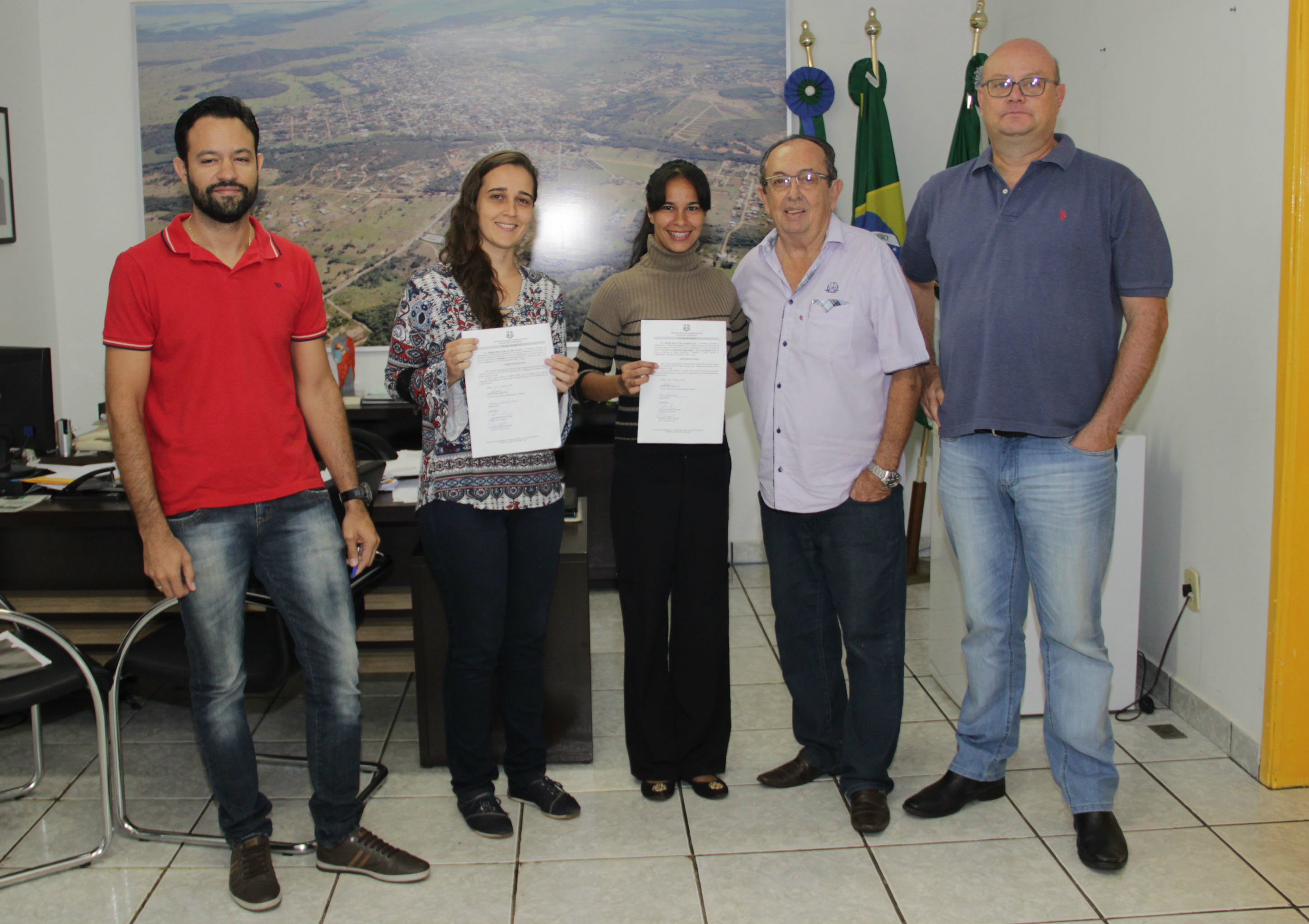 Prefeito deu posse hoje a duas novas servidoras concursadas