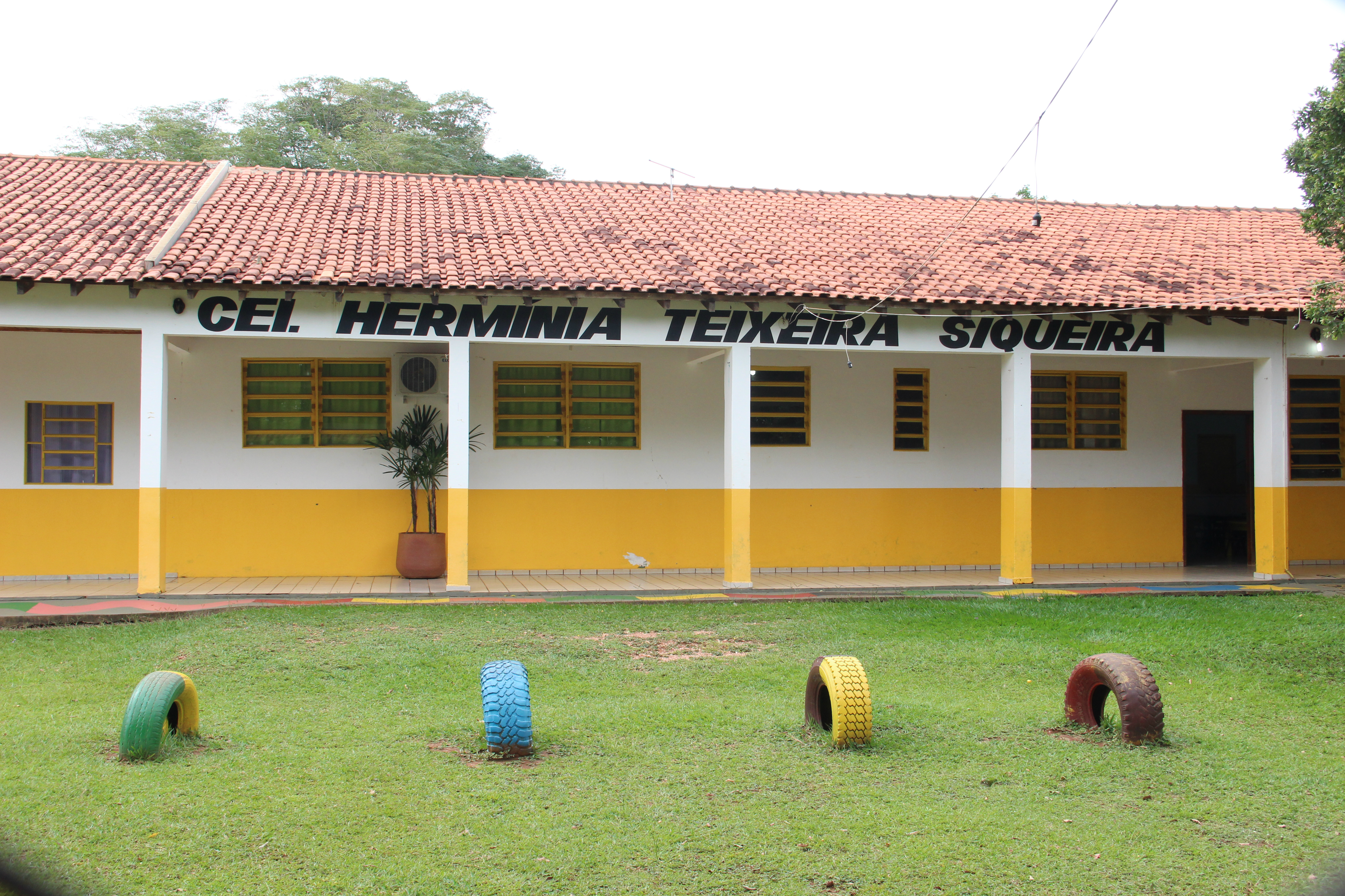 Prefeitura licita materiais e utensílios para escolas e CEIs
