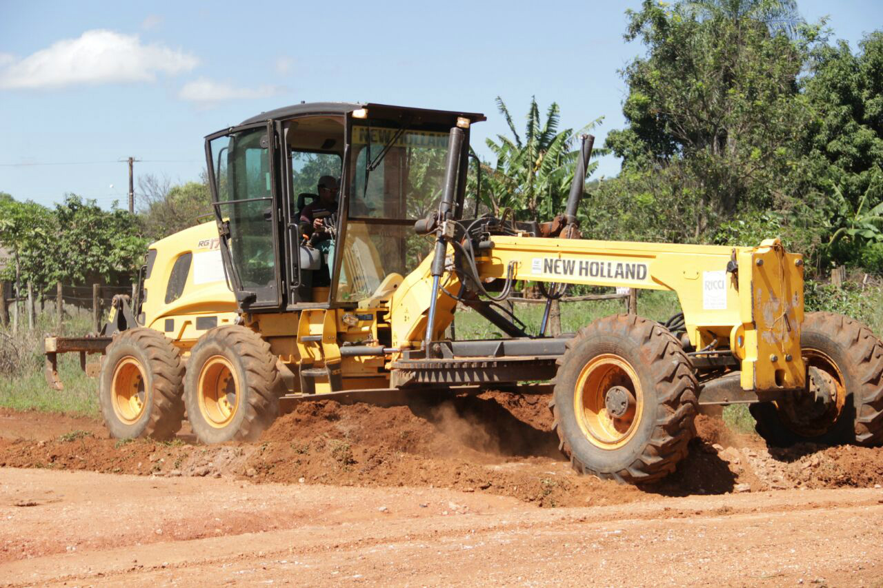 Obras finaliza a limpeza e o patrolamento da Vila Machado