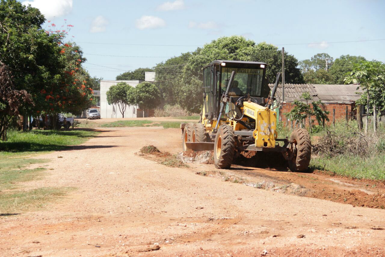 Obras finaliza a limpeza e o patrolamento da Vila Machado