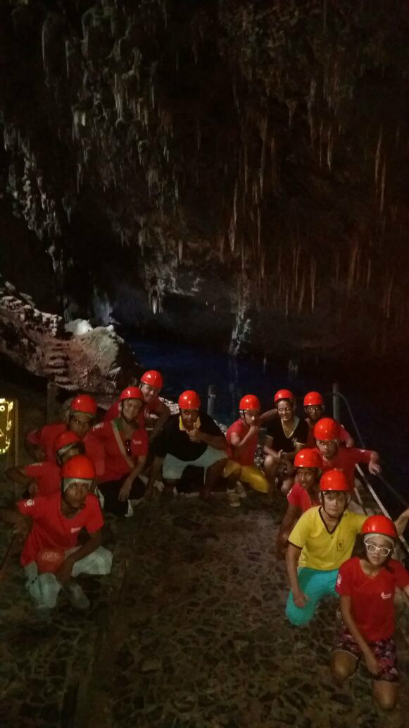 Alunos da Associação Pestalozzi visitam Gruta do Lago Azul
