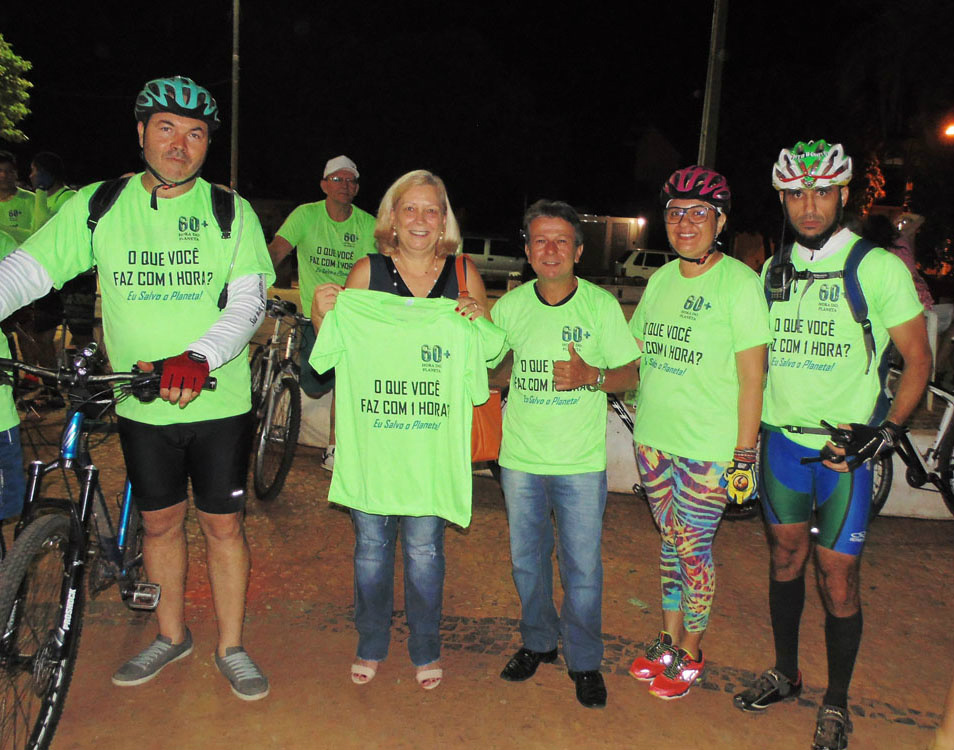 Bonito comemora a Hora do Planeta na Praça da Liberdade