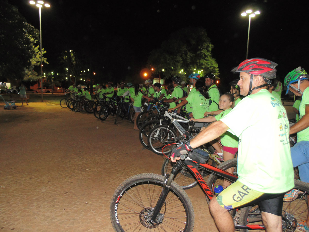 Bonito comemora a Hora do Planeta na Praça da Liberdade