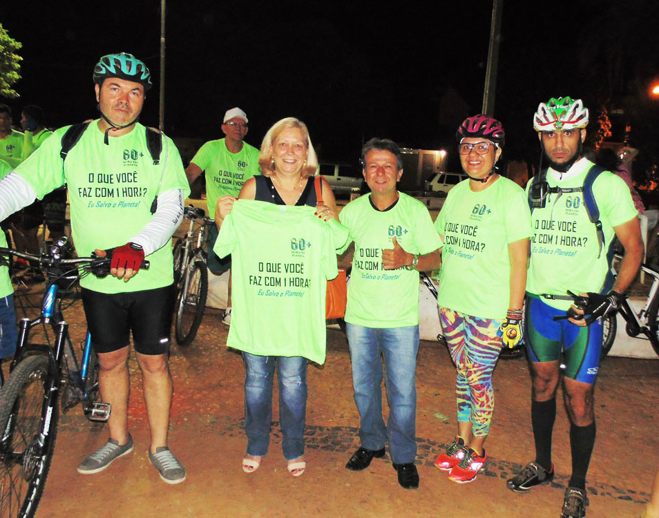 Bonito comemora a Hora do Planeta na Praça da Liberdade