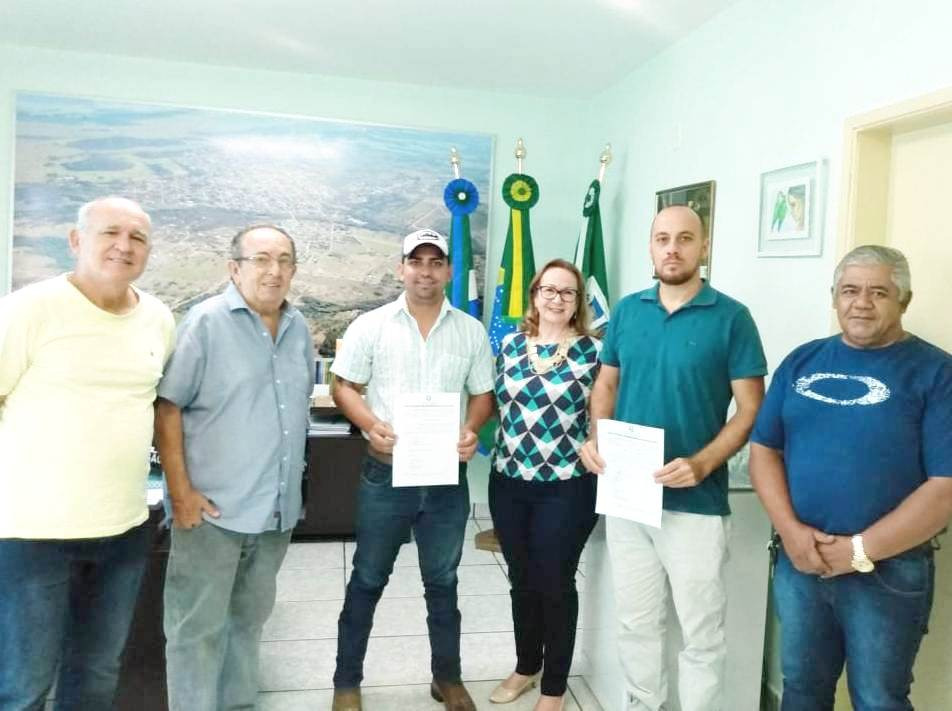 Posse foi realizada no gabinete do prefeito Odilson Soares. Foto: Divulgação