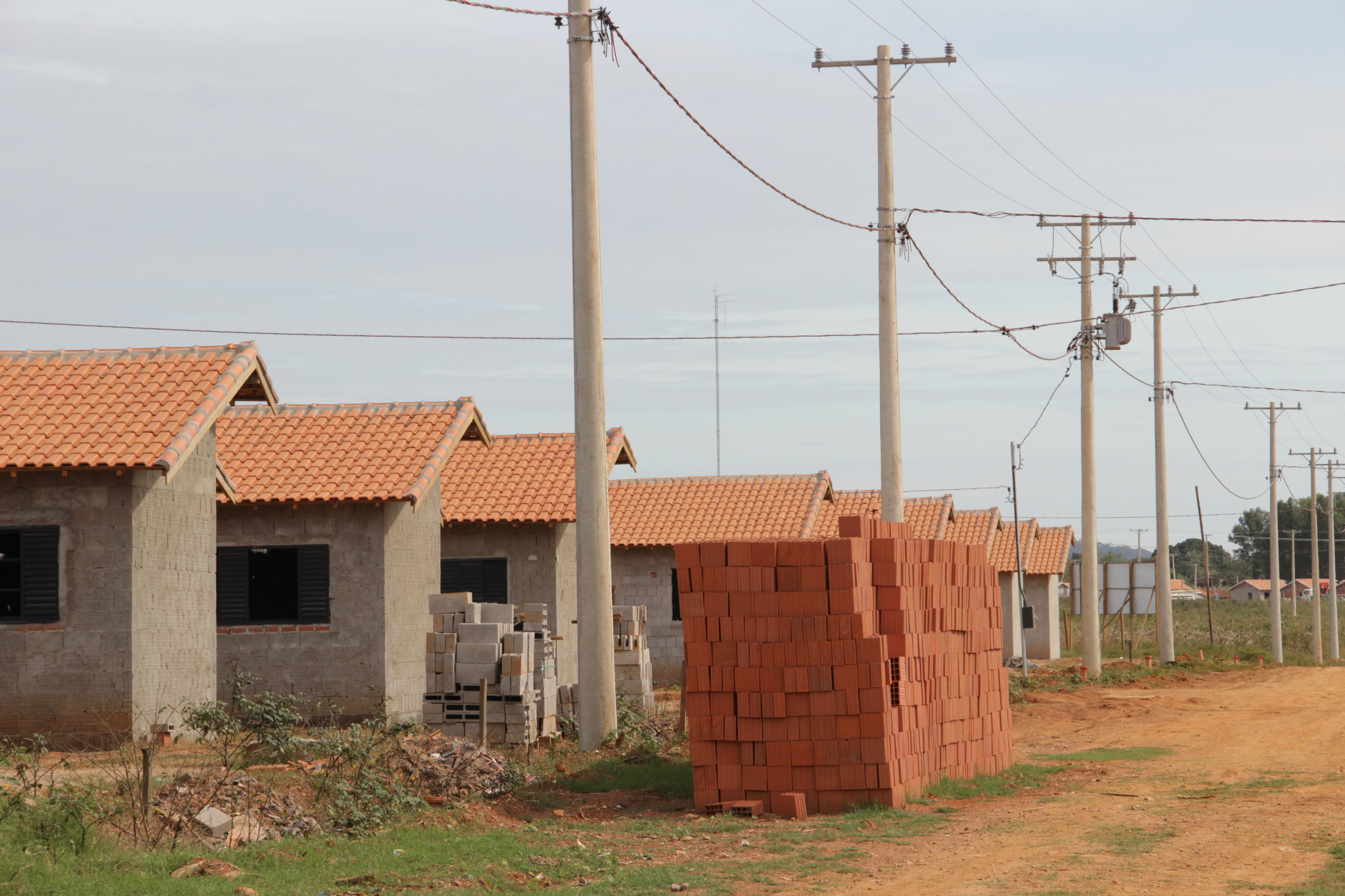 Prefeitura realiza patrolamento e aterramento no Lago Azul