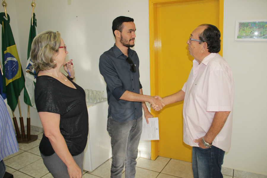 Prefeito dá posse ao novo Fiscal de Postura concursado