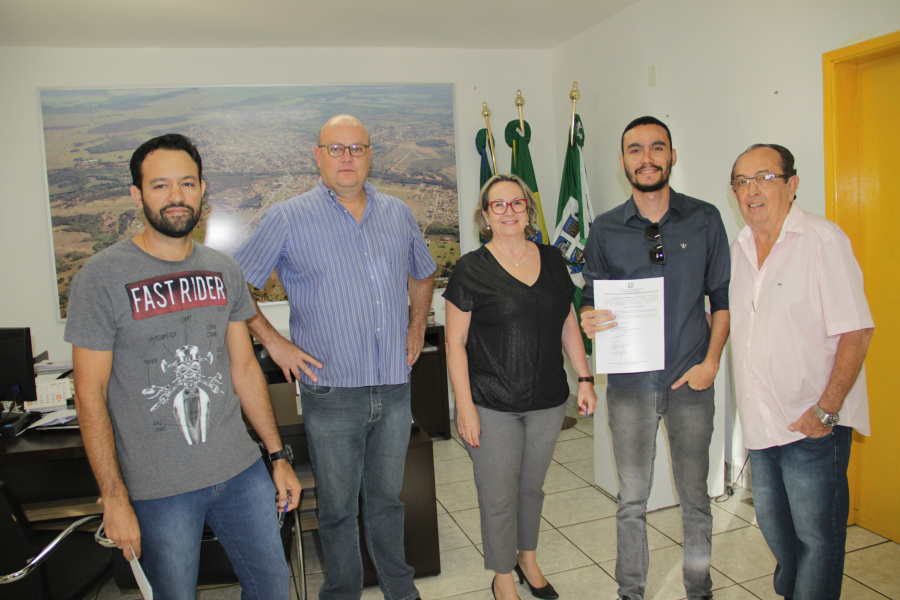 Prefeito dá posse ao novo Fiscal de Postura concursado