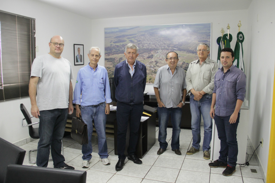 Prefeito recebe representantes do Projeto Fosfato Bodoquena