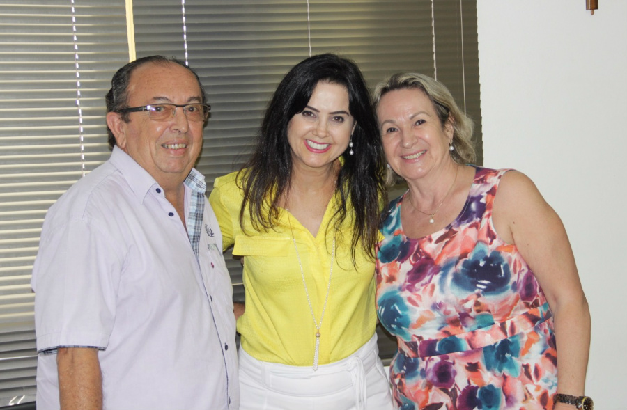Prefeito municipal recebe visita da deputada Mara Caseiro