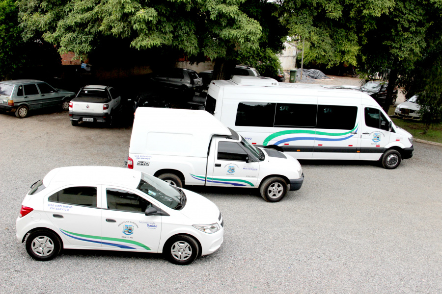 Prefeitura entrega novos veículos para a Saúde e o Meio Ambiente