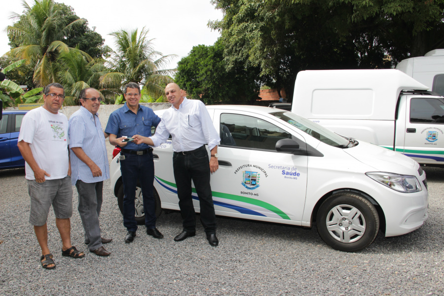 Prefeitura entrega novos veículos para a Saúde e o Meio Ambiente