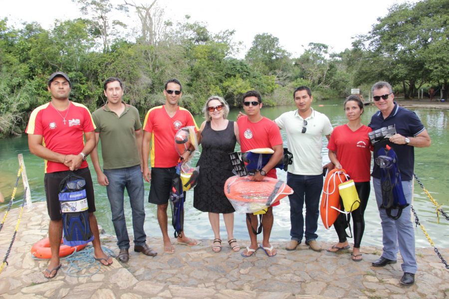 Prefeitura entrega equipamentos para guarda-vidas