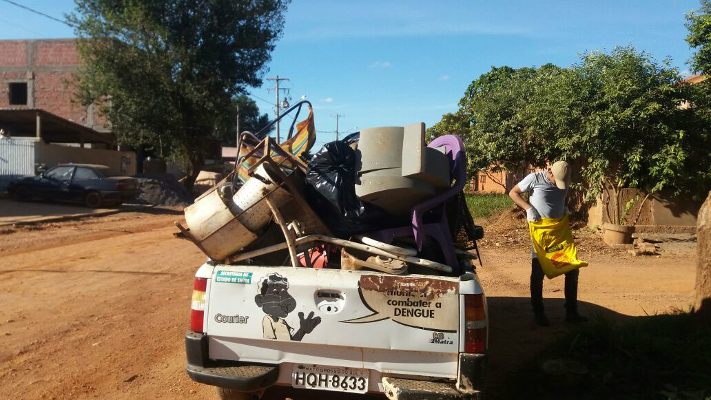 Saúde faz controle mecânico e aplica “fumacê” na Vila Amèrica