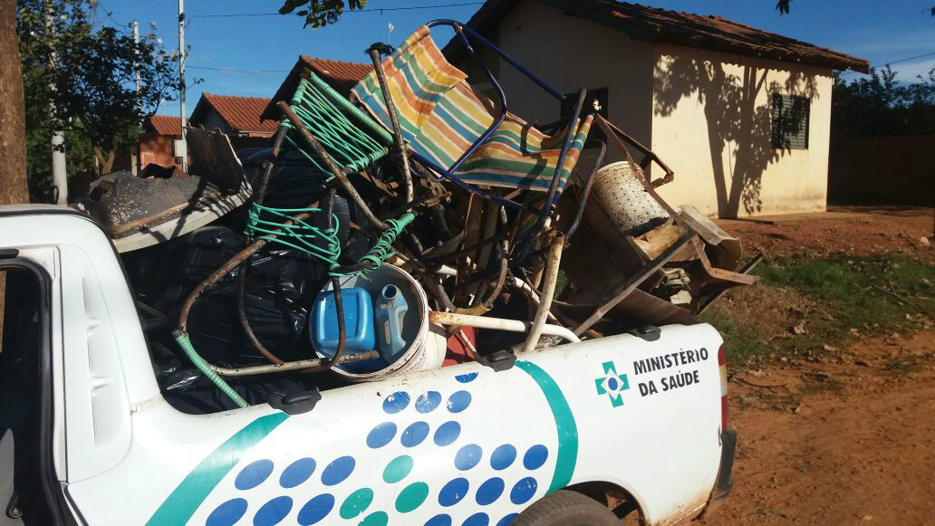 Saúde faz controle mecânico e aplica “fumacê” na Vila Amèrica