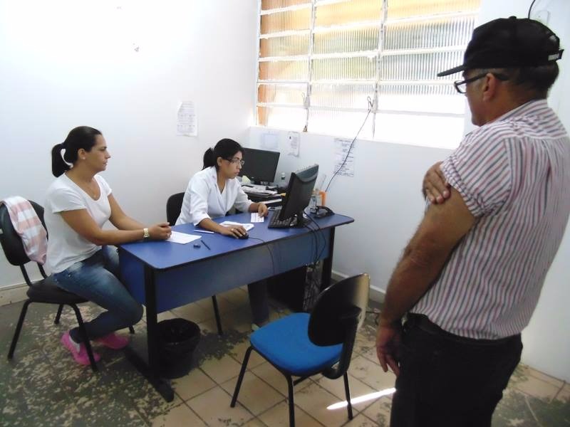 Saúde inicia vacinação de idosos contra gripe Influenza