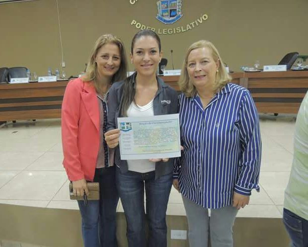 IASB e alunos premiados em concurso são homenageados