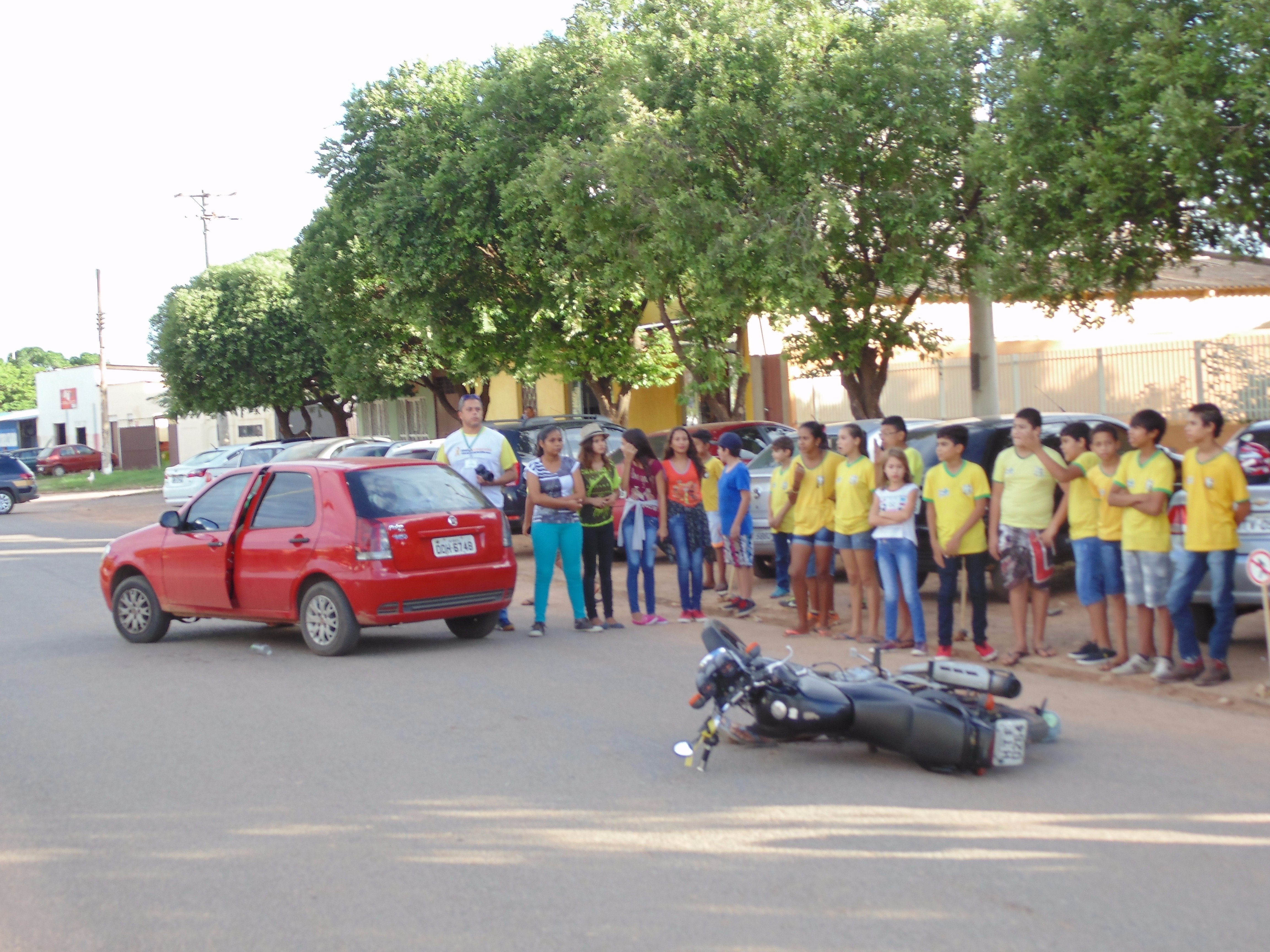 Simulação de acidente divulga campanha Maio Amarelo