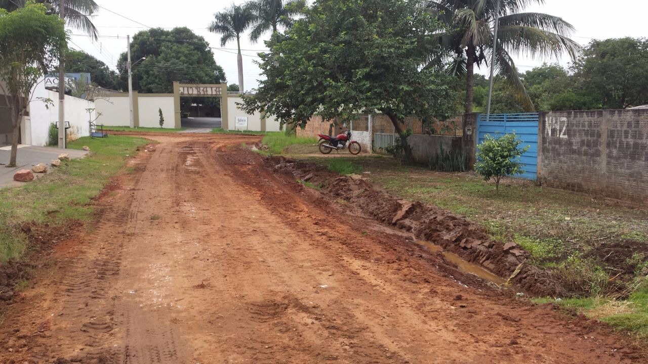 Prefeitura patrola o final da Rua Luís da Costa Leite Falcão