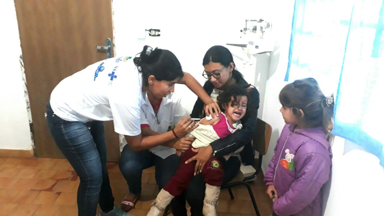 Saúde vacina contra gripe no Assentamento Guaicurús
