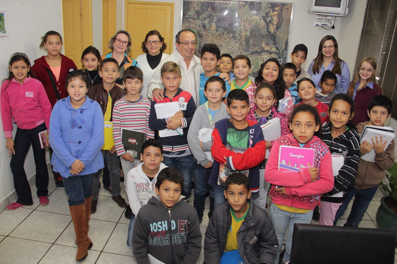 Prefeito recebe alunos da Escola Manoel Inácio de Farias