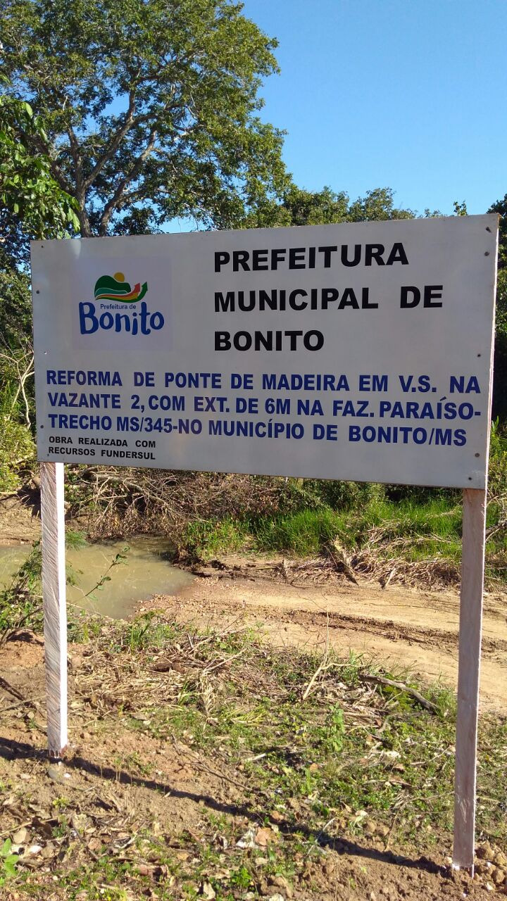 Prefeitura entrega reforma de duas pontes de madeira