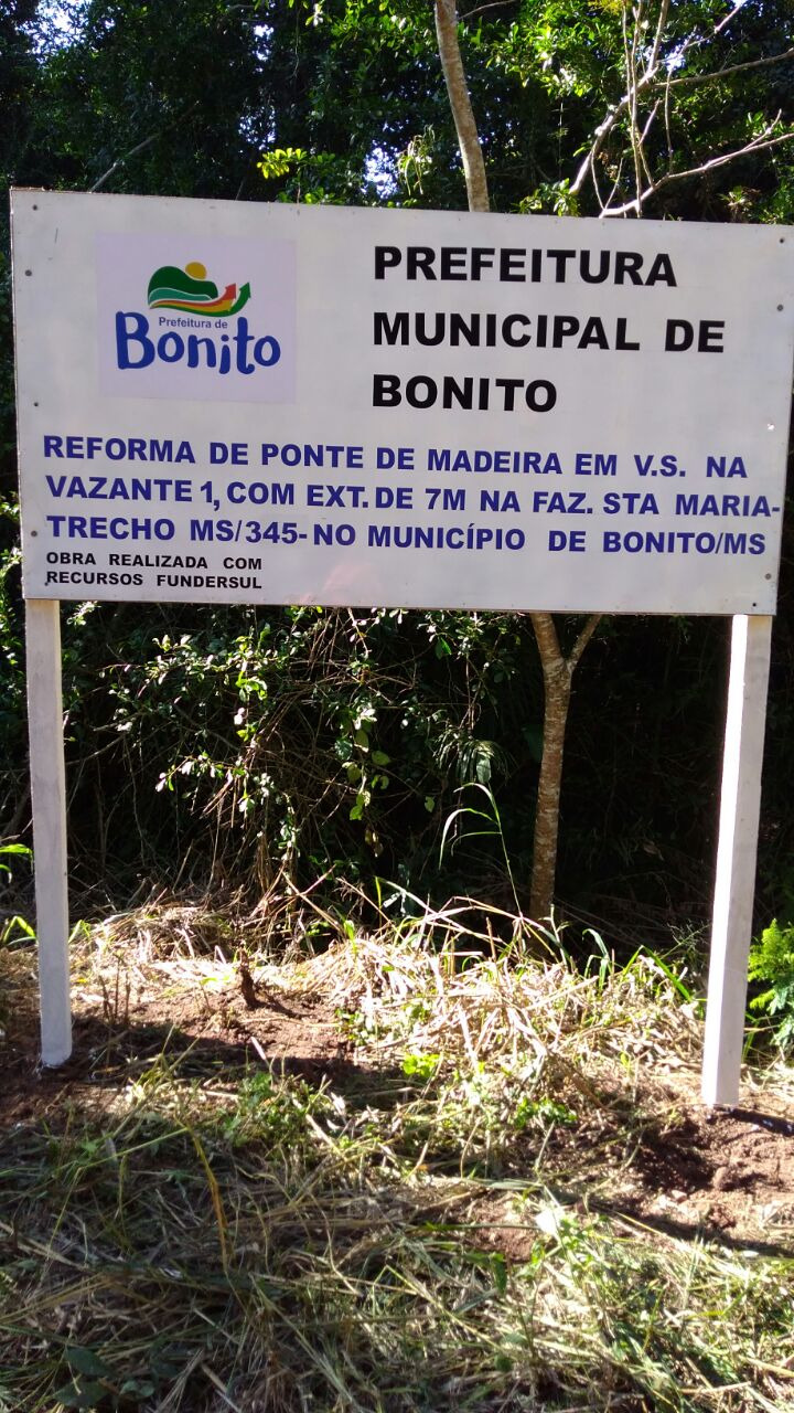 Prefeitura entrega reforma de duas pontes de madeira