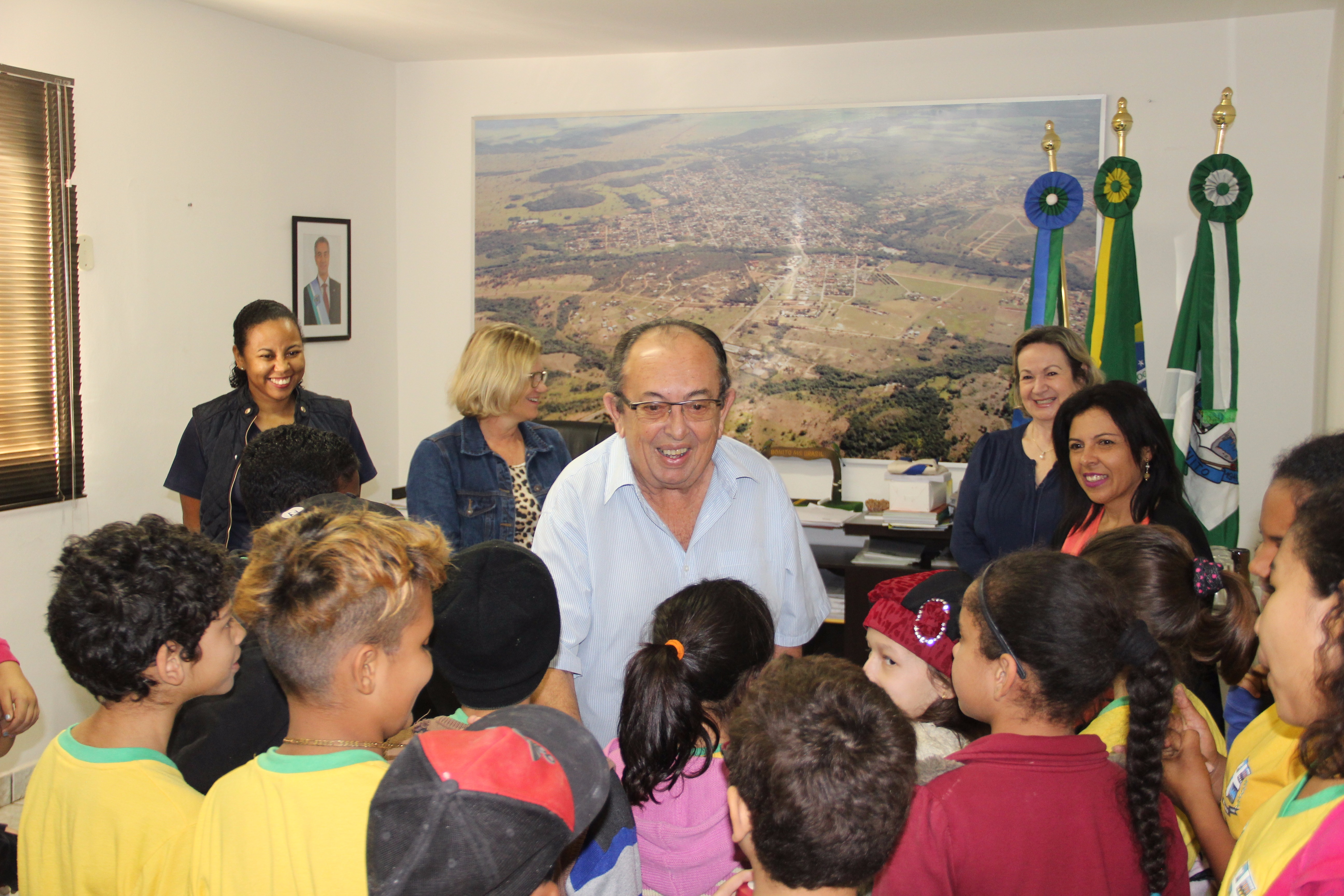 Prefeito recebe alunos da Escola João Alves da Nóbrega