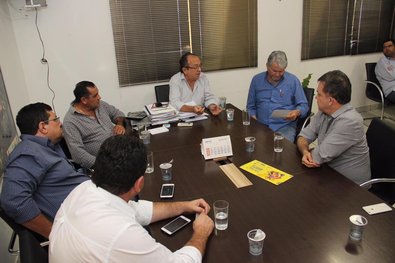 Prefeito recebe deputados e debate apresentação de emendas