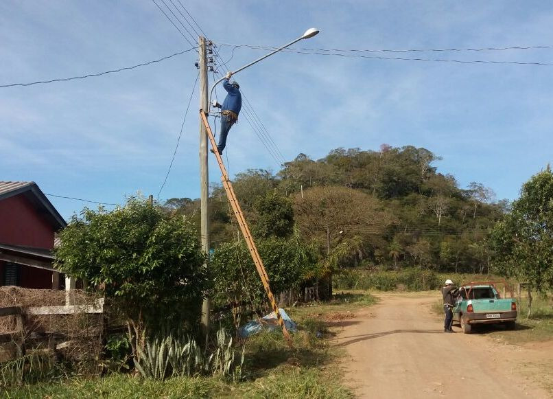 Prefeitura faz manutenção na rede elétrica no Guaicurús