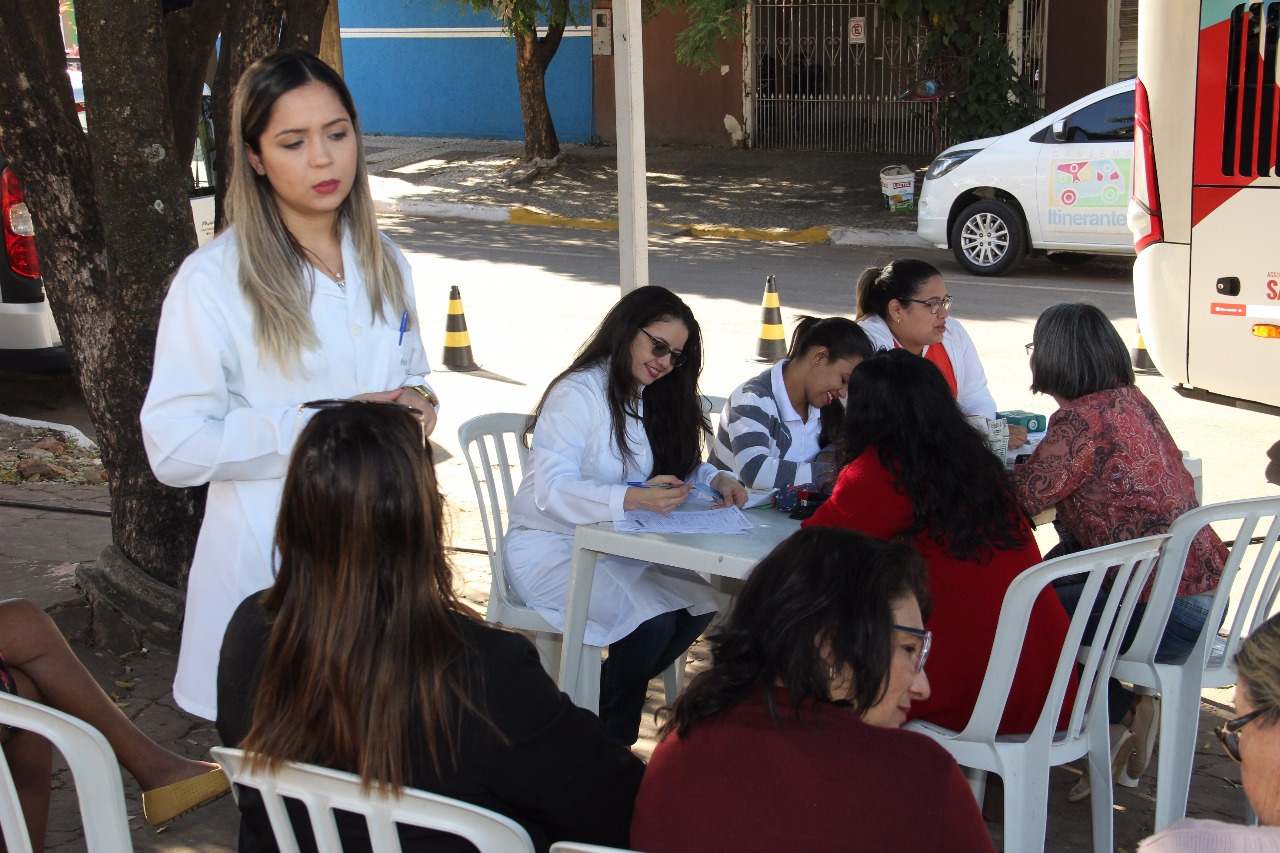 Ônibus da Saúde realiza exames preventivos e mamografias