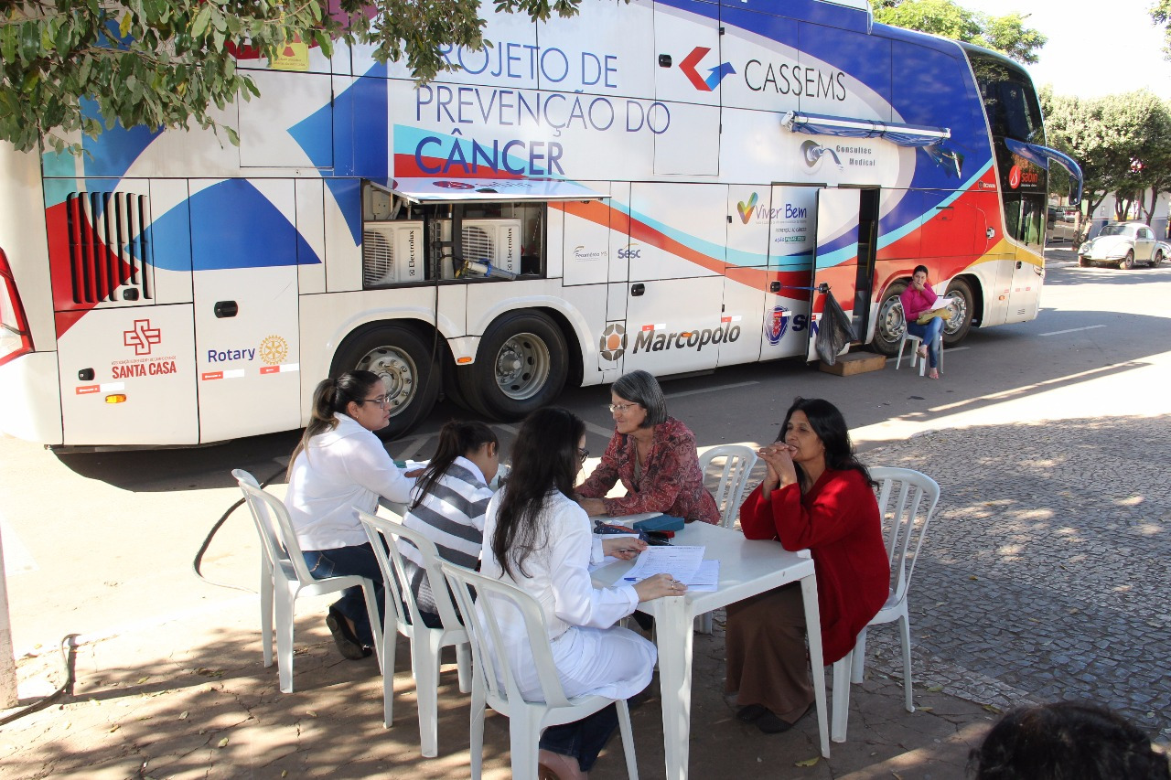 Ônibus da Saúde realiza exames preventivos e mamografias
