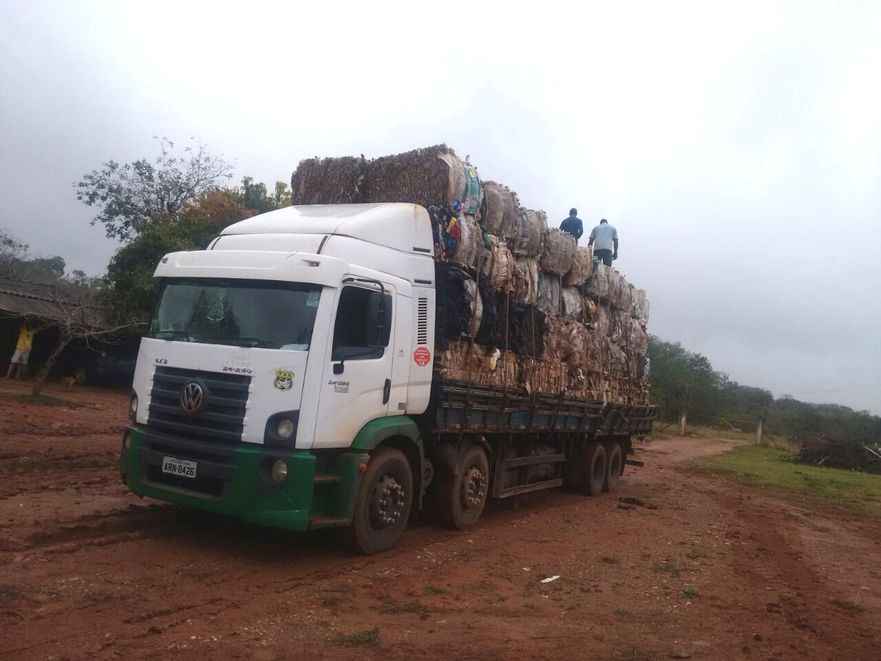 Associação Recicla Bonito embarca 14 toneladas de reciclados