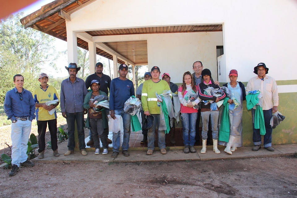 Trabalhadores da reciclagem recebem novos equipamentos