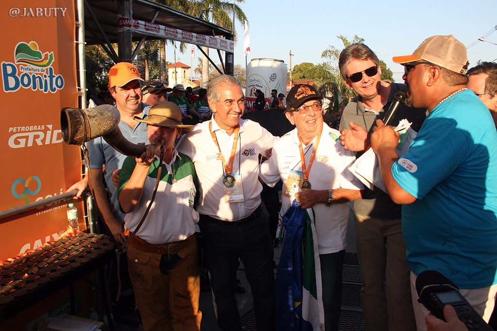 Governador e prefeito recebem pilotos do Rally dos Sertões