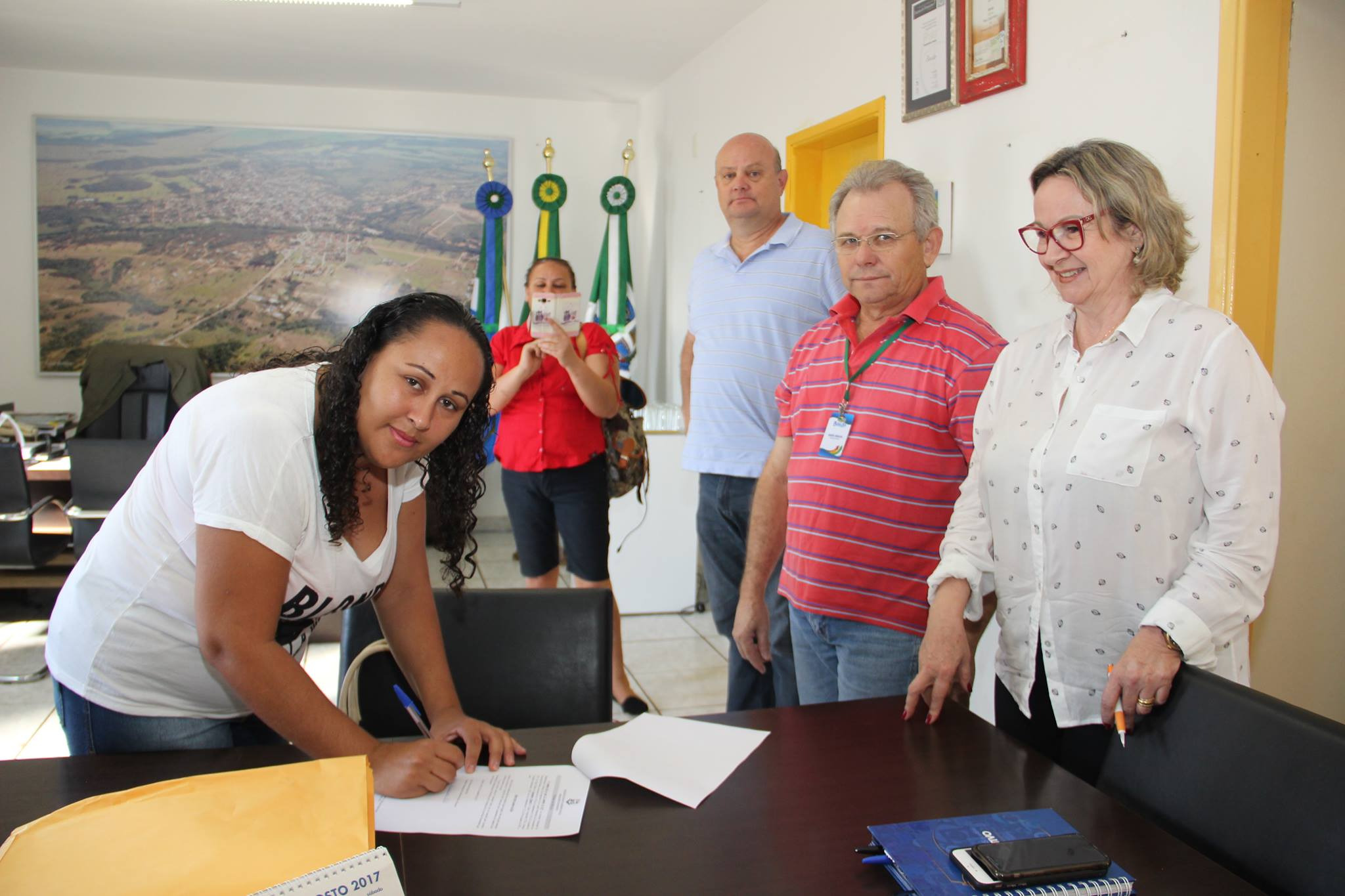 Prefeitura dá posse à Atendente Infantil concursada