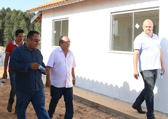 Prefeito vistoria as obras dos conjuntos Rio Bonito, I e II Prefeito vistoria as obras dos conjuntos Rio Bonito, I e II