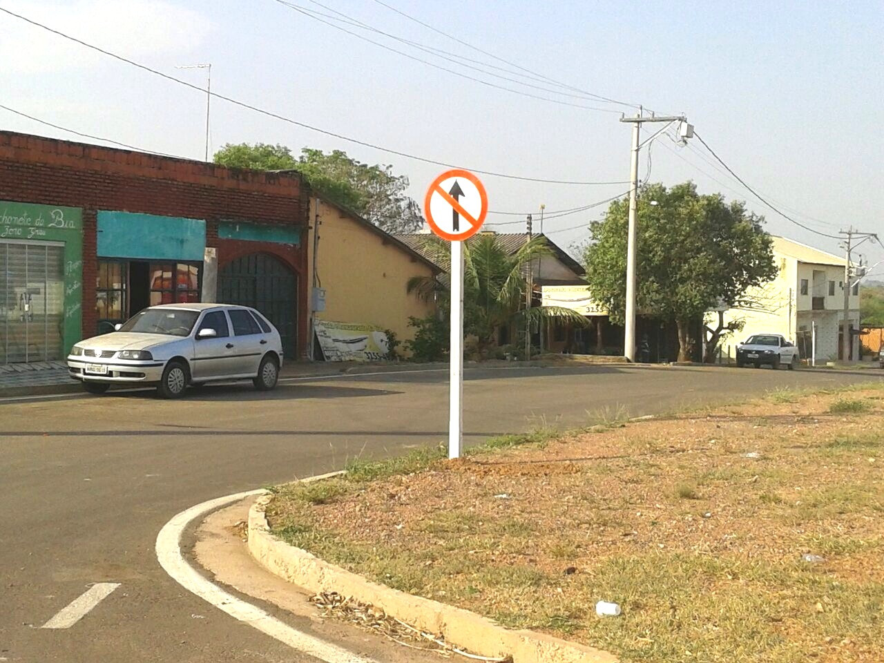 DEMTRAT instala placas de trânsito em Águas do Miranda