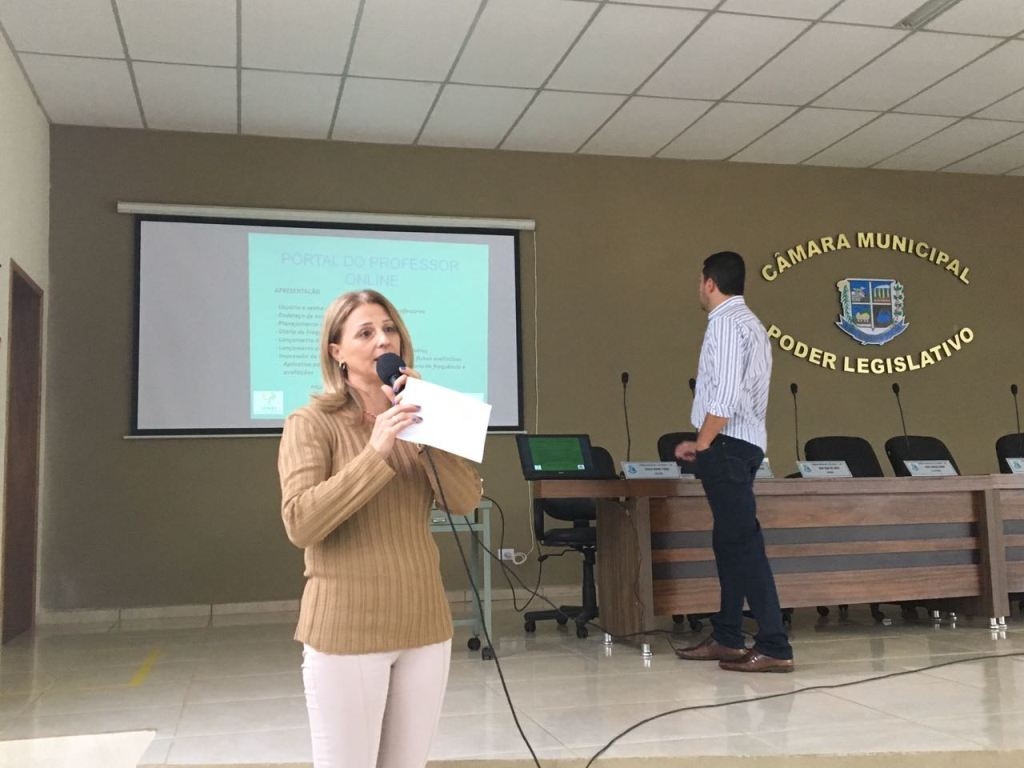 SEMEC capacita para uso de sistema online na Educação