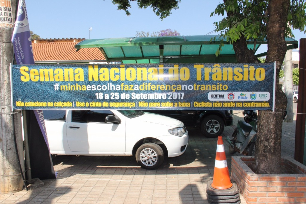 DEMTRAT realiza blitz durante Campanha Nacional do Trânsito