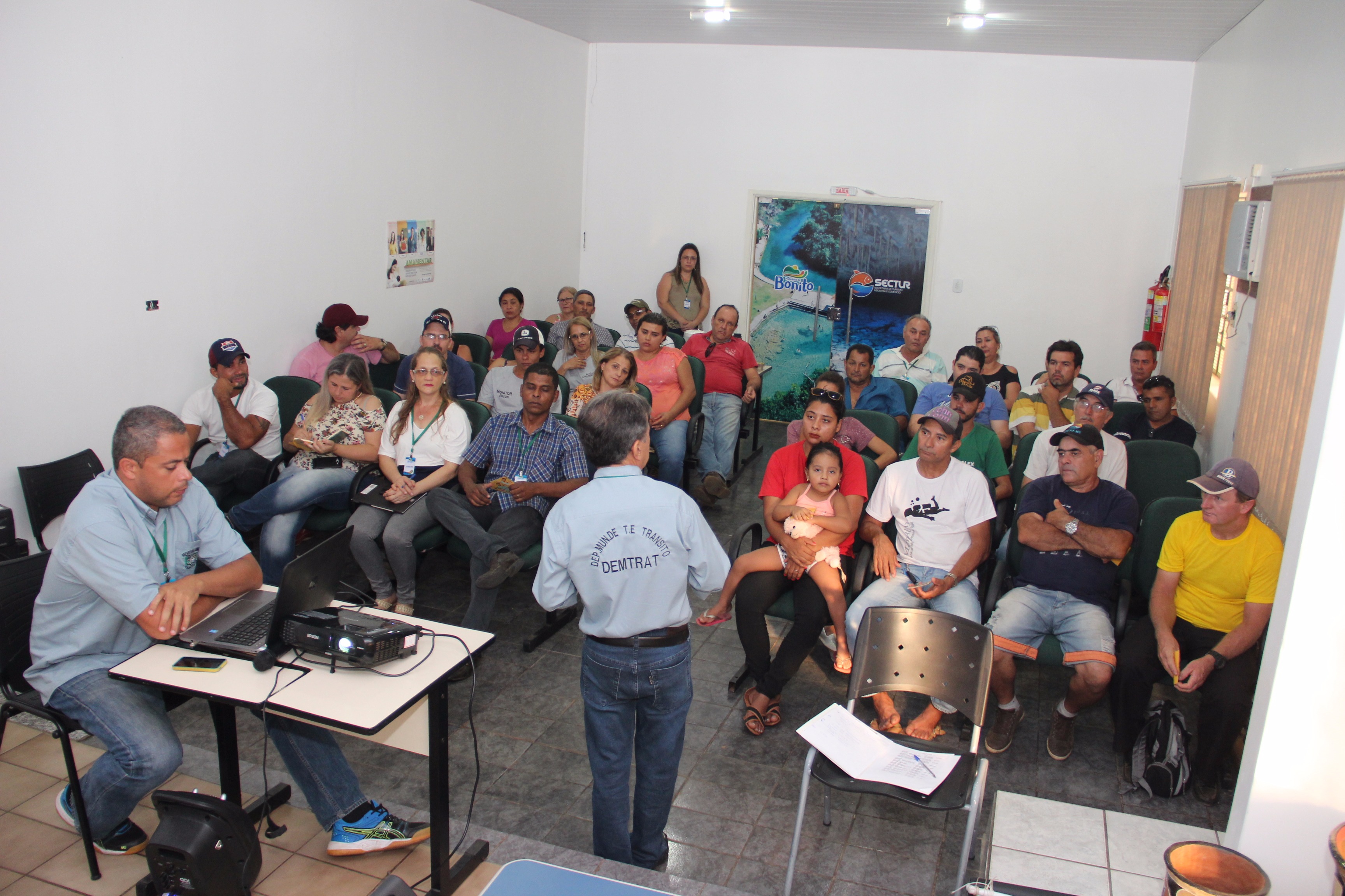Palestra e debates reúnem motoristas do transporte escolar