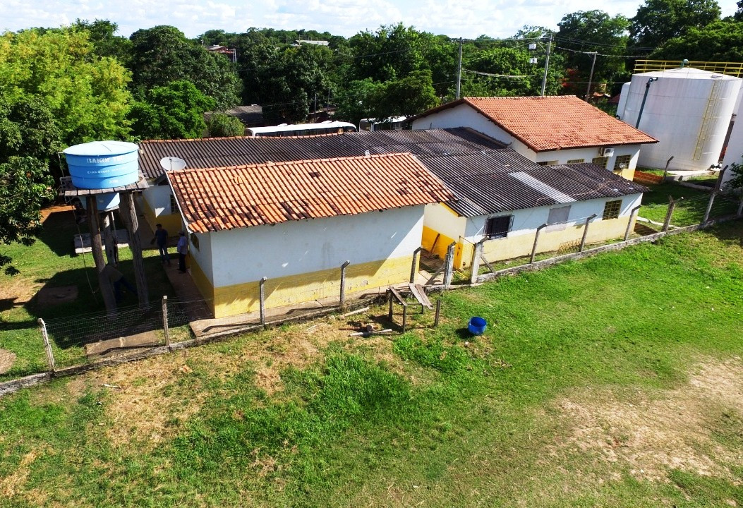 Prédio da escola já é pequeno para atender o número de alunos matriculados. 