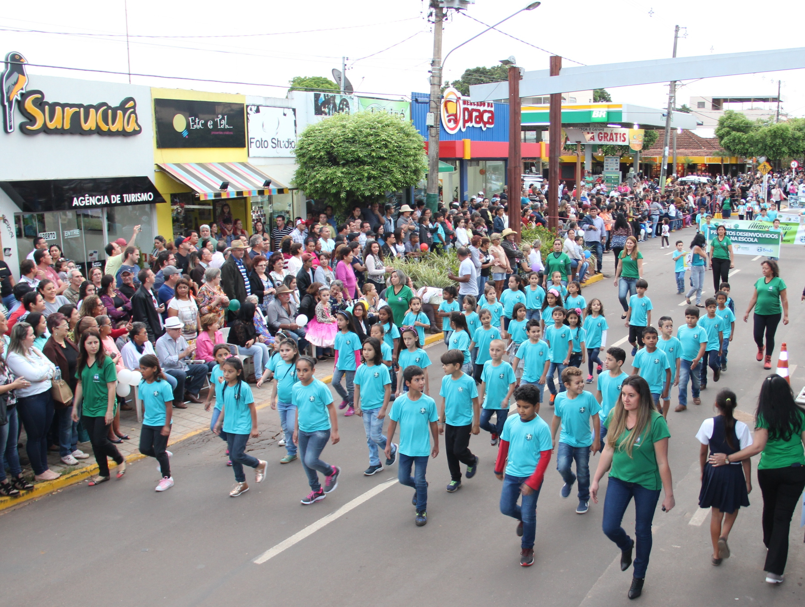 Desfile cívico contou com mais de 4.500 participantes