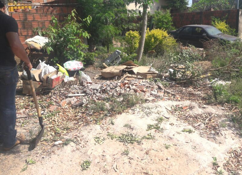 Prefeitura remove entulhos e galhadas no Jardim Boa Vista