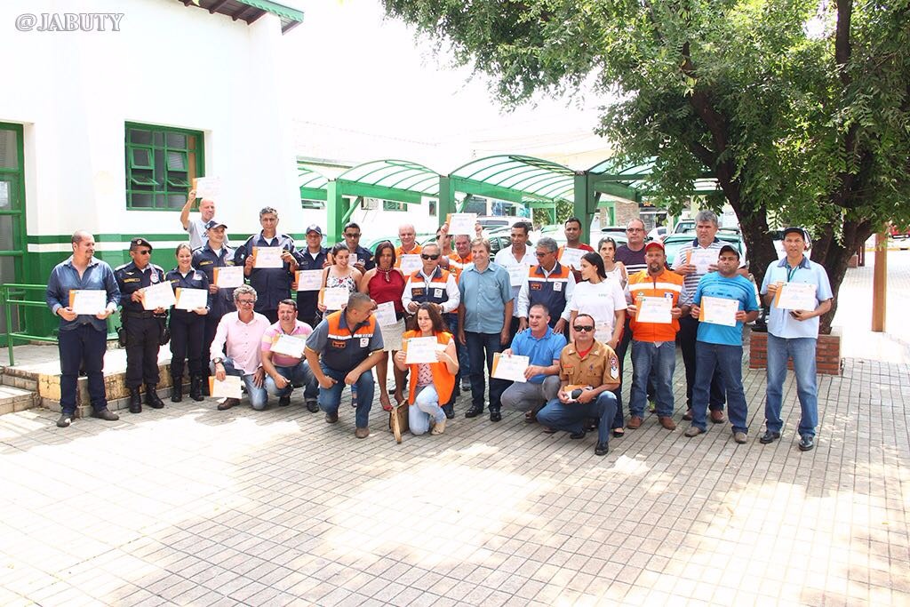 Programa de Capacitação em Defesa Civil entrega certificados