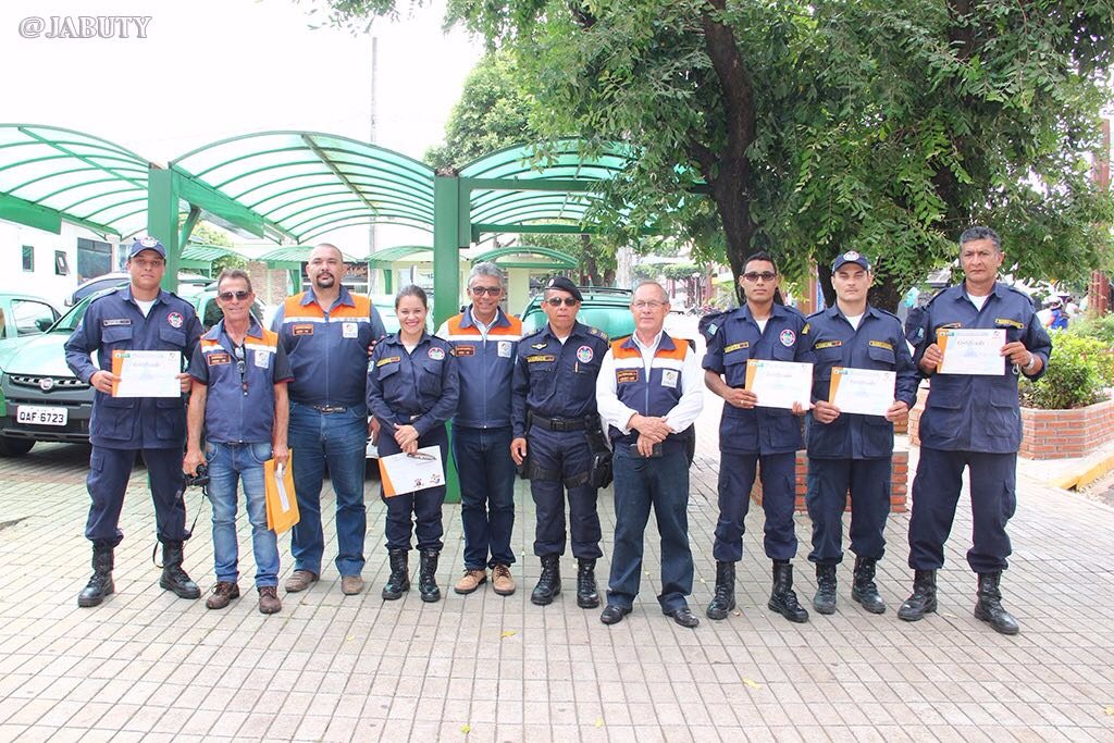 Programa de Capacitação em Defesa Civil entrega certificados