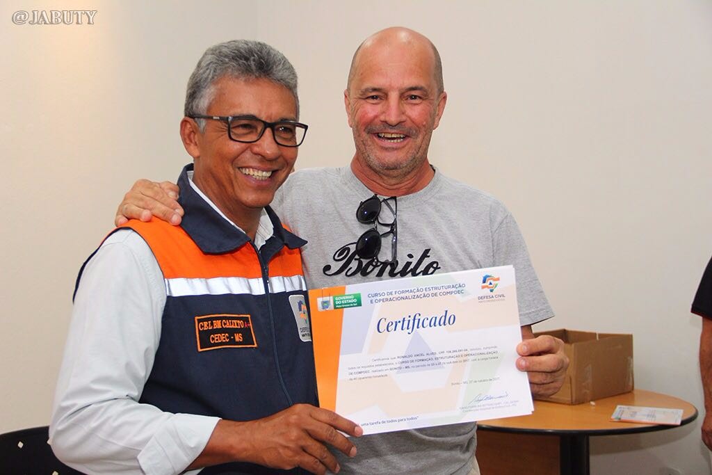 Programa de Capacitação em Defesa Civil entrega certificados