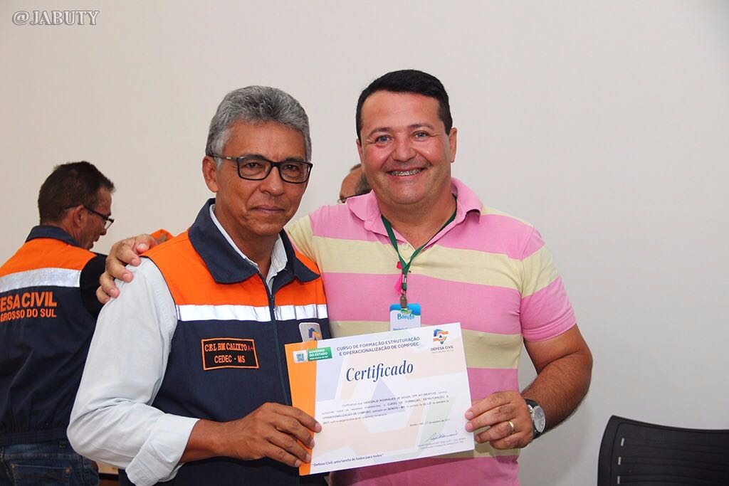 Programa de Capacitação em Defesa Civil entrega certificados