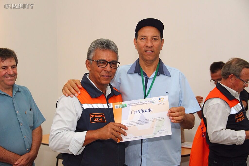 Programa de Capacitação em Defesa Civil entrega certificados