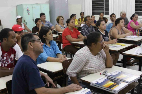 Para estudar é necessário ter idade mínima de 15 anos. Foto ilustrativa
